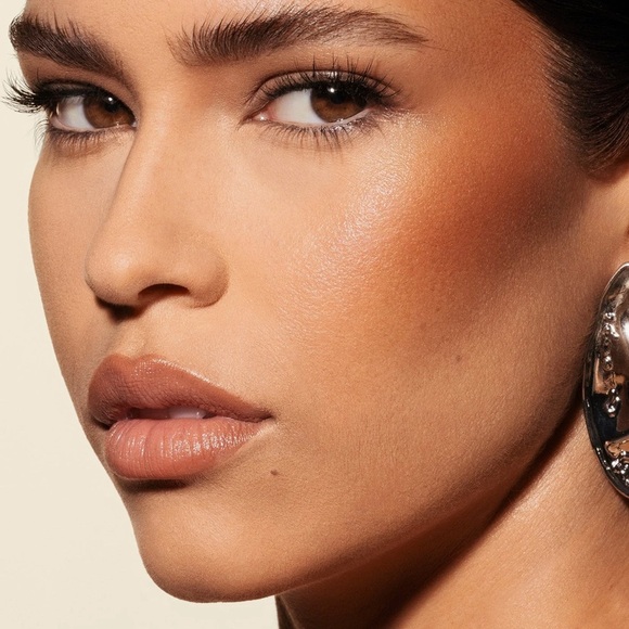 NWT, Morphe, Hot Shot Sun Drops, Fire Sign, Gives Skin Instant Warmth - Picture 3 of 4